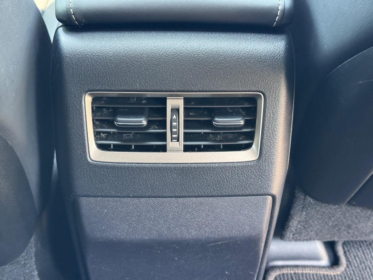 Lexus RX Vehicle Full-screen Gallery Image 17