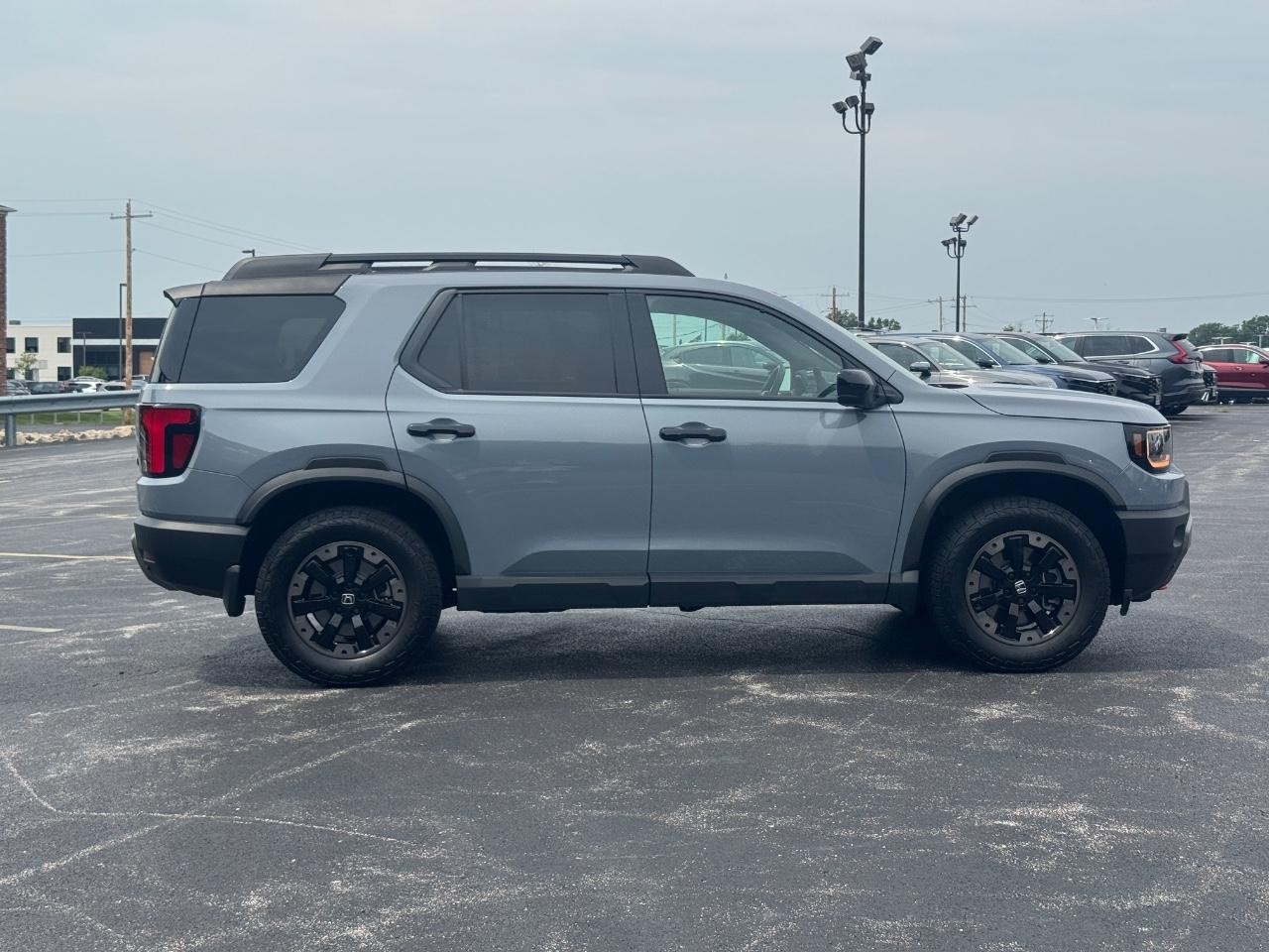 Honda Passport Vehicle Full-screen Gallery Image 03