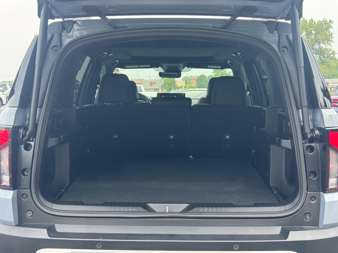 Honda Passport Vehicle Full-screen Gallery Image 05
