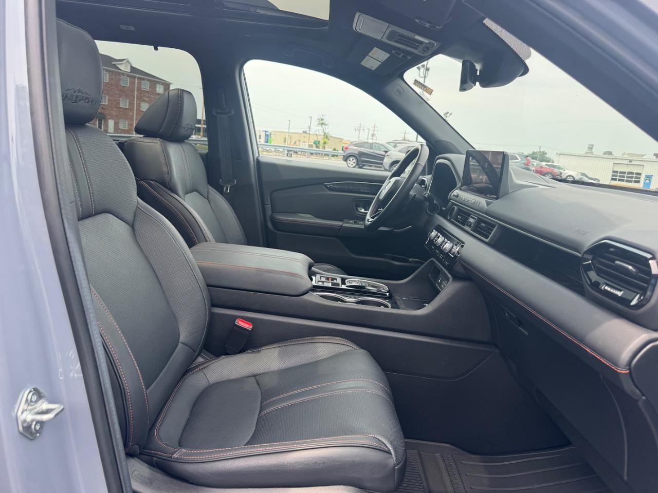 Honda Passport Vehicle Full-screen Gallery Image 18
