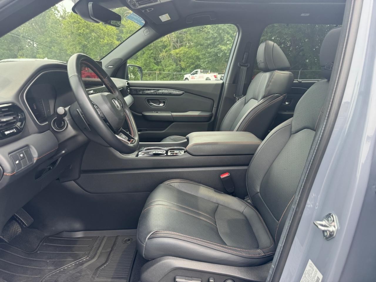 Honda Passport Vehicle Full-screen Gallery Image 19