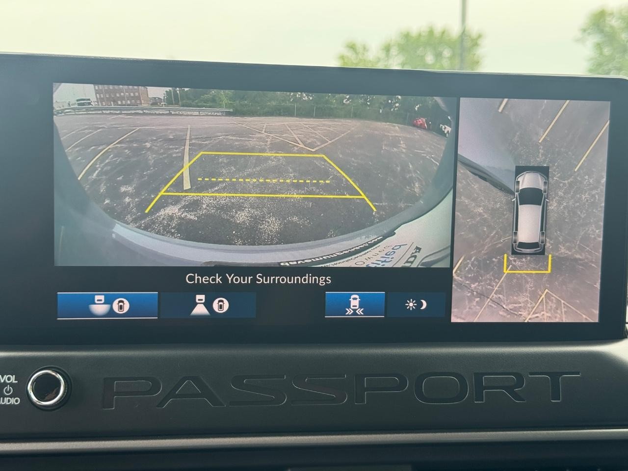 Honda Passport Vehicle Full-screen Gallery Image 25