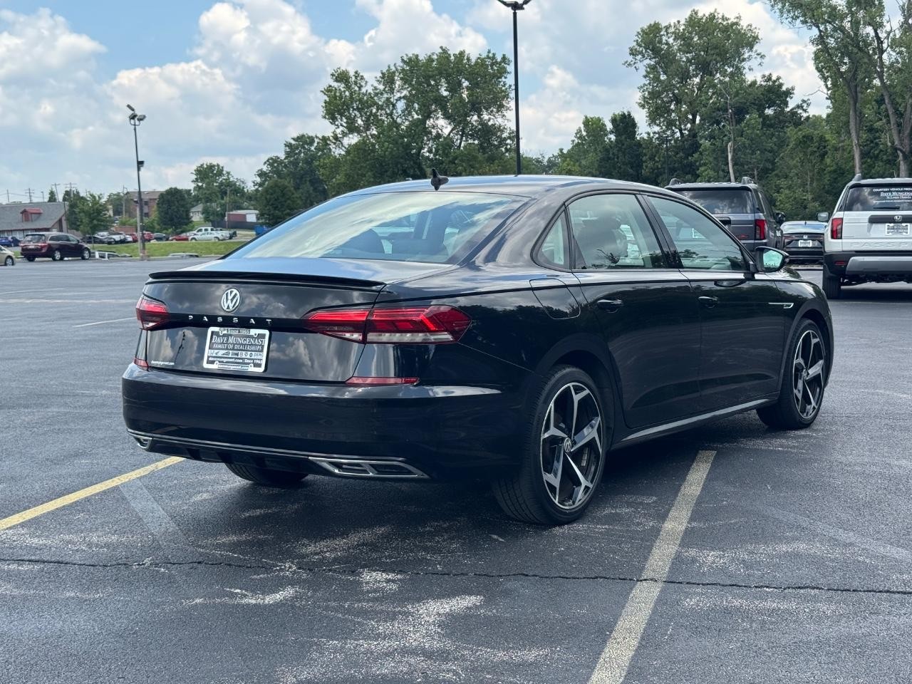 Volkswagen Passat Vehicle Full-screen Gallery Image 04
