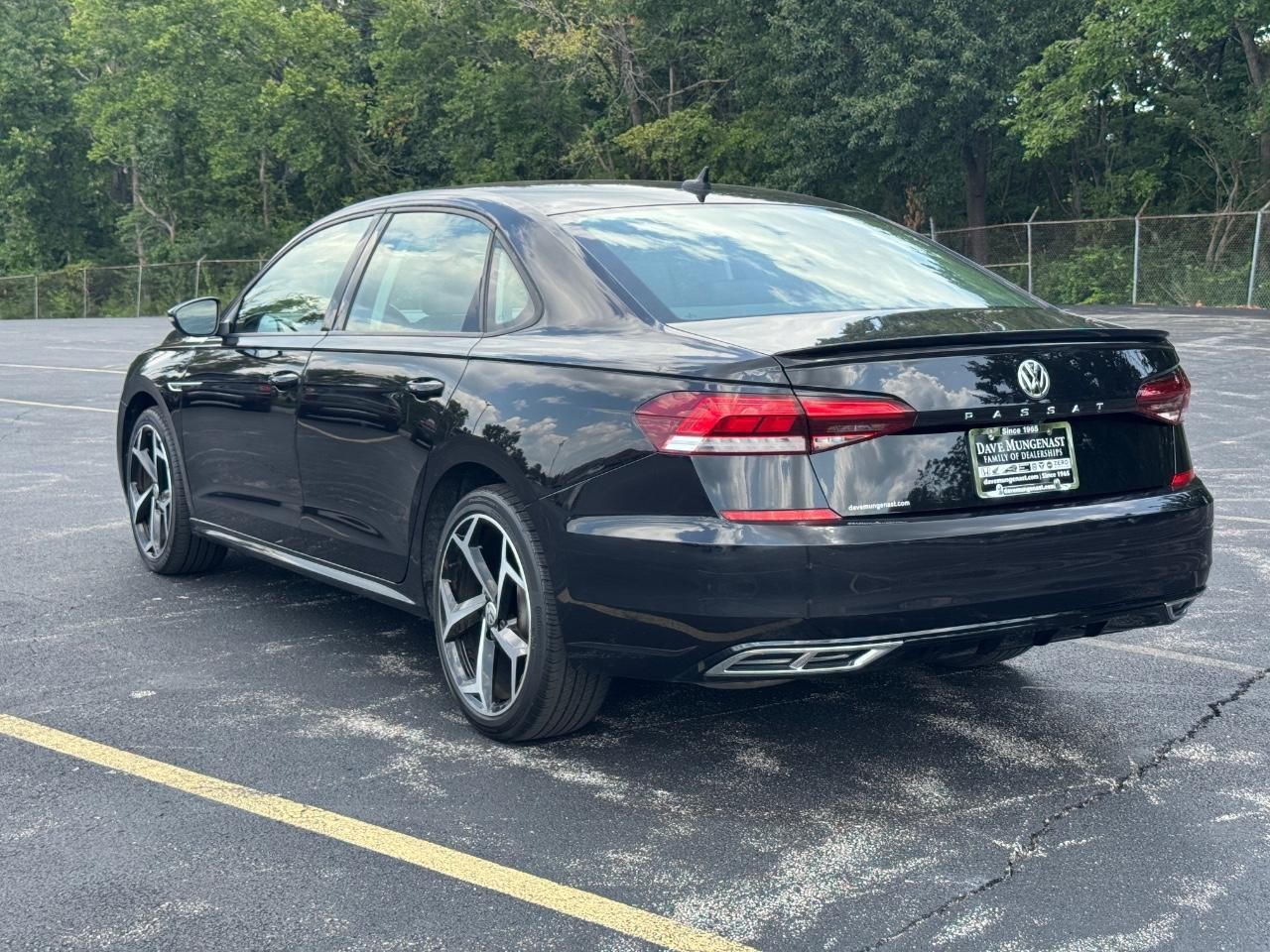 Volkswagen Passat Vehicle Full-screen Gallery Image 07