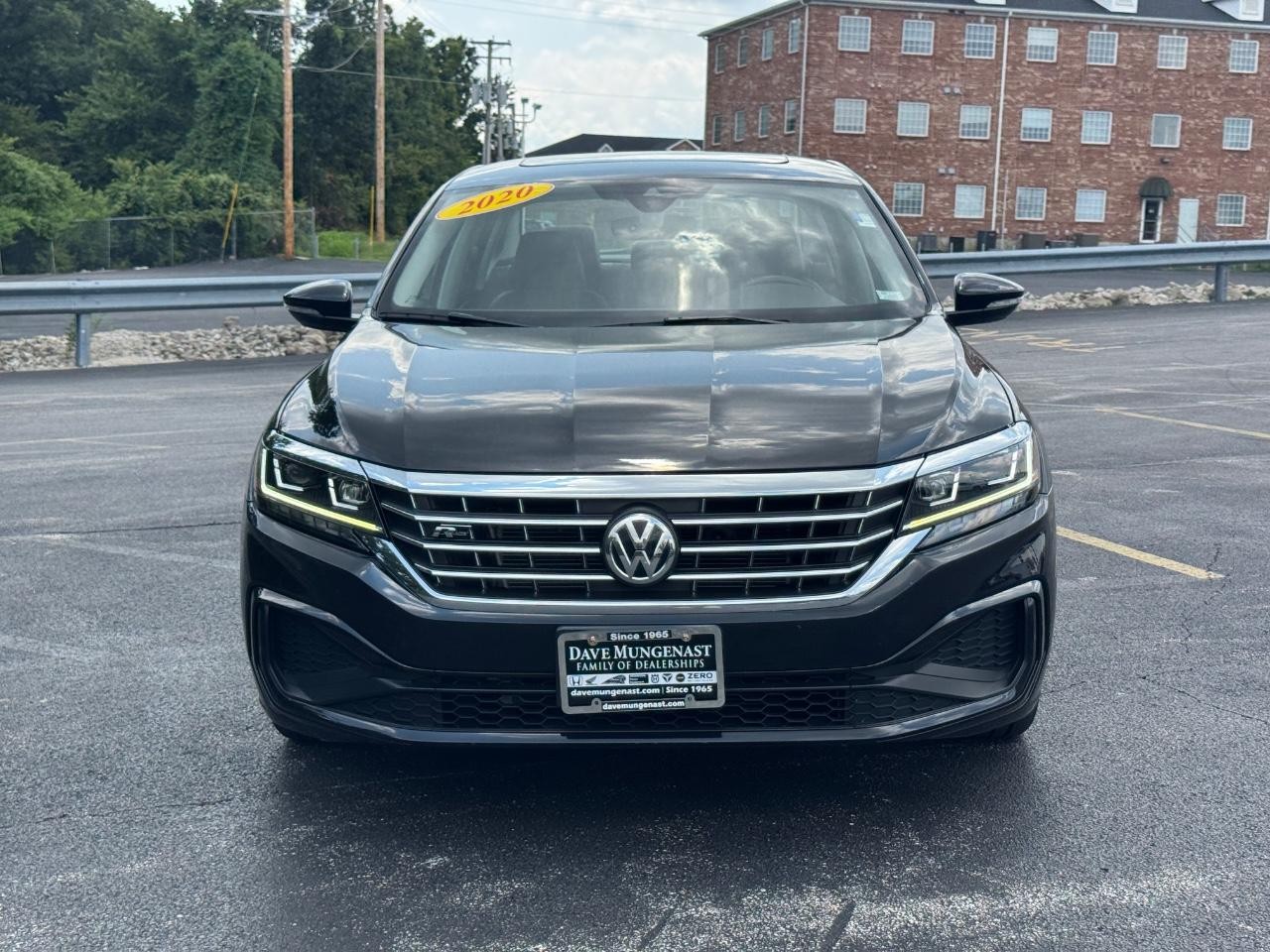 Volkswagen Passat Vehicle Full-screen Gallery Image 10