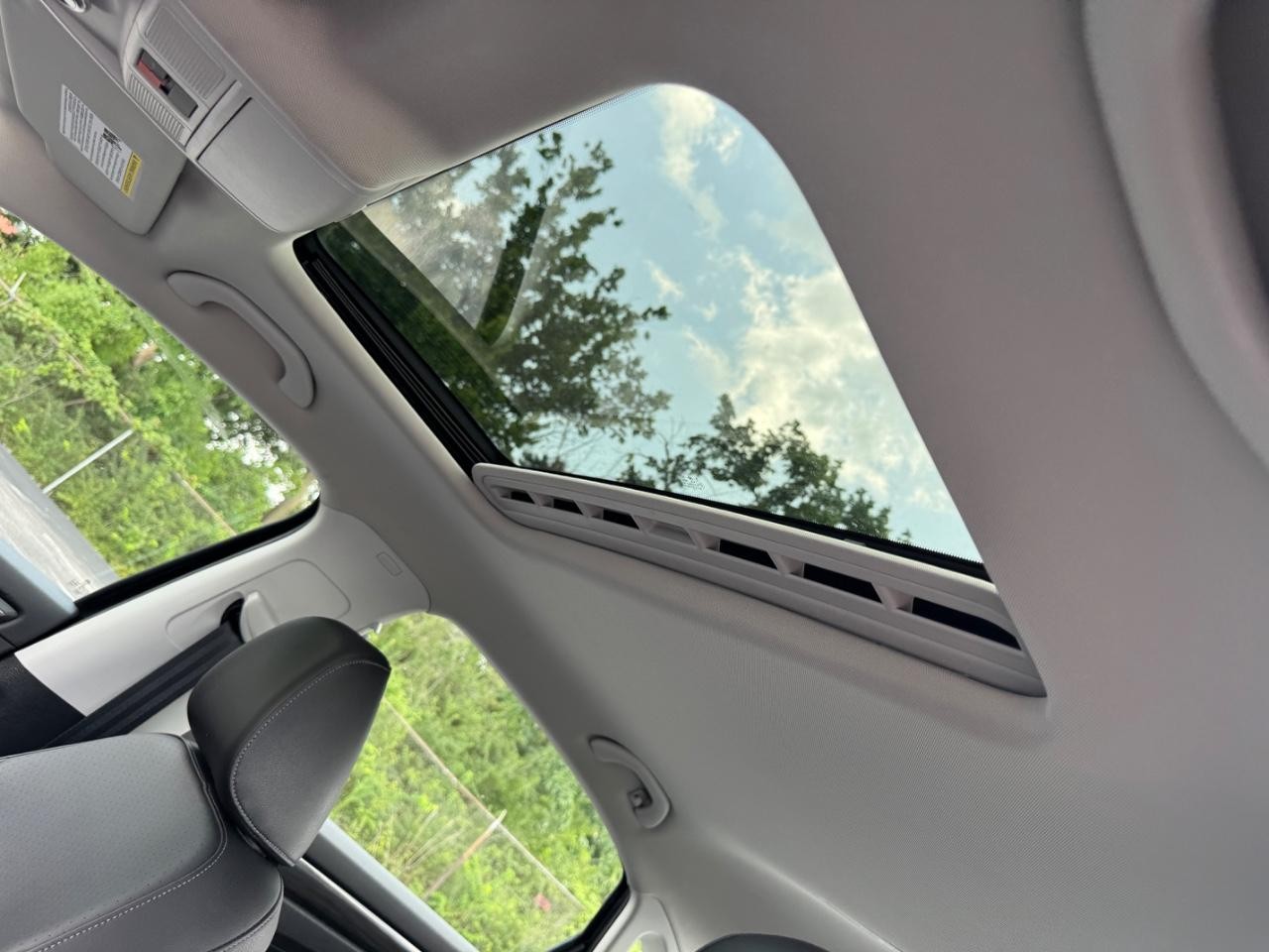 Volkswagen Passat Vehicle Full-screen Gallery Image 20