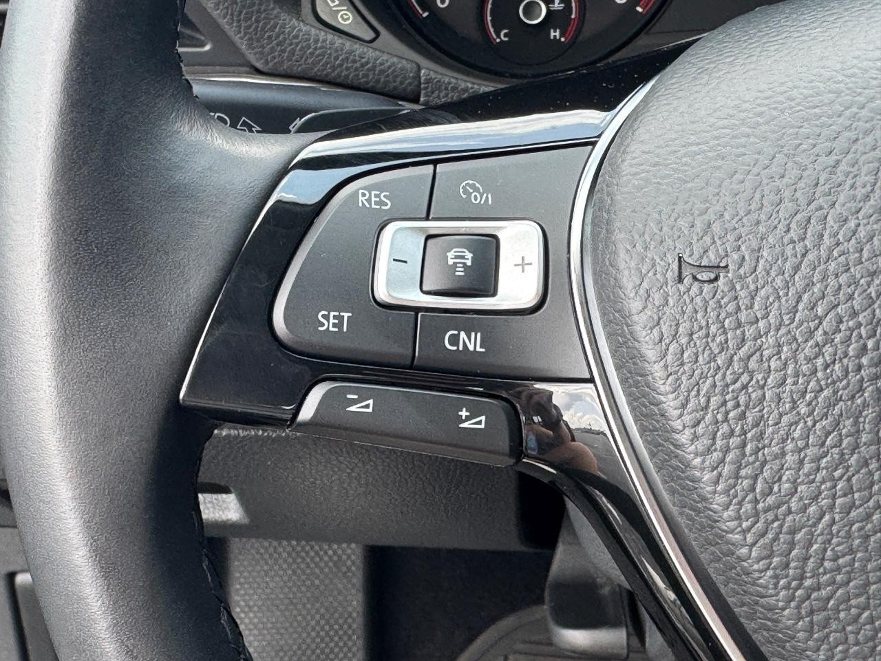 Volkswagen Passat Vehicle Full-screen Gallery Image 22