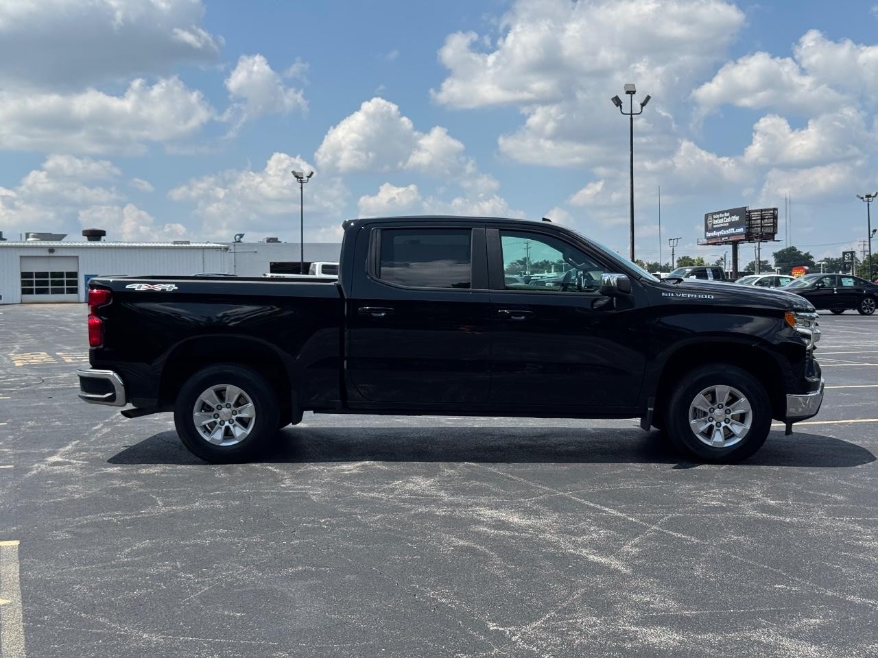 Chevrolet Silverado 1500 Vehicle Full-screen Gallery Image 03