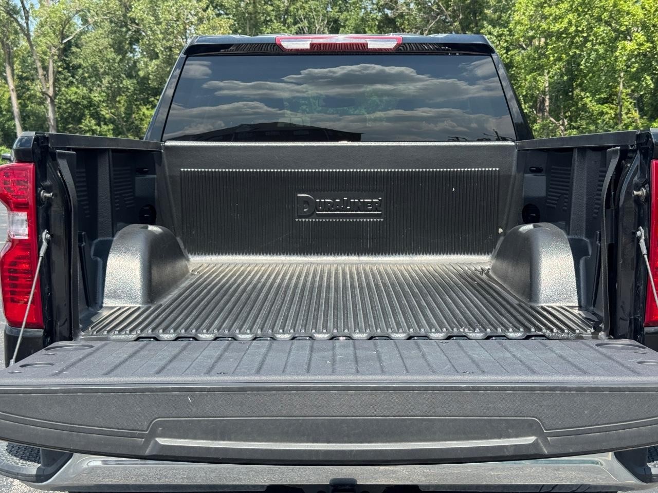 Chevrolet Silverado 1500 Vehicle Full-screen Gallery Image 05
