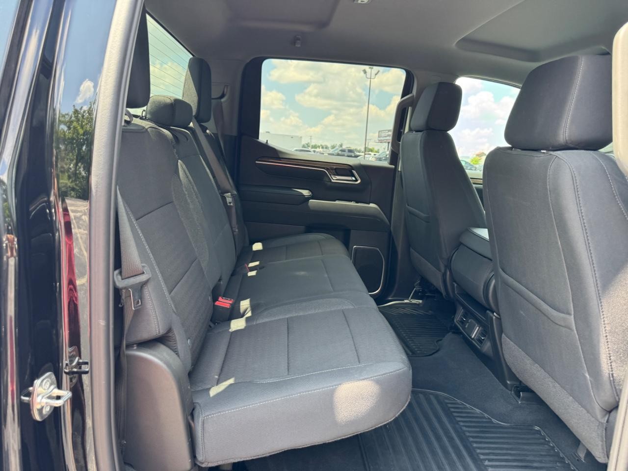 Chevrolet Silverado 1500 Vehicle Full-screen Gallery Image 11