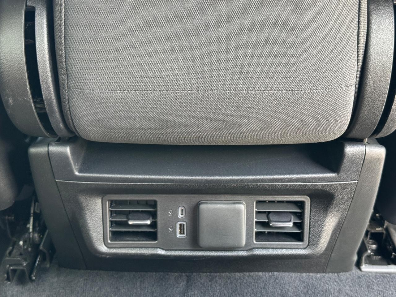 Chevrolet Silverado 1500 Vehicle Full-screen Gallery Image 16