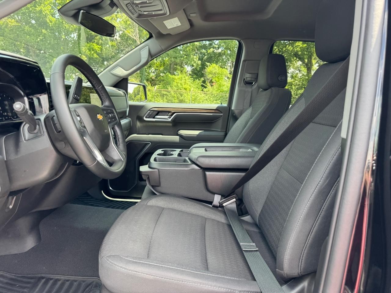 Chevrolet Silverado 1500 Vehicle Full-screen Gallery Image 18