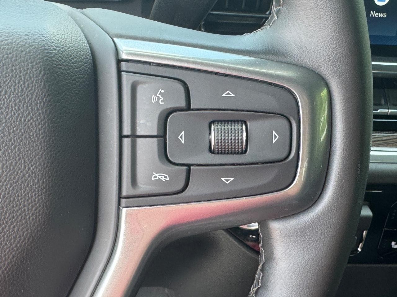 Chevrolet Silverado 1500 Vehicle Full-screen Gallery Image 21