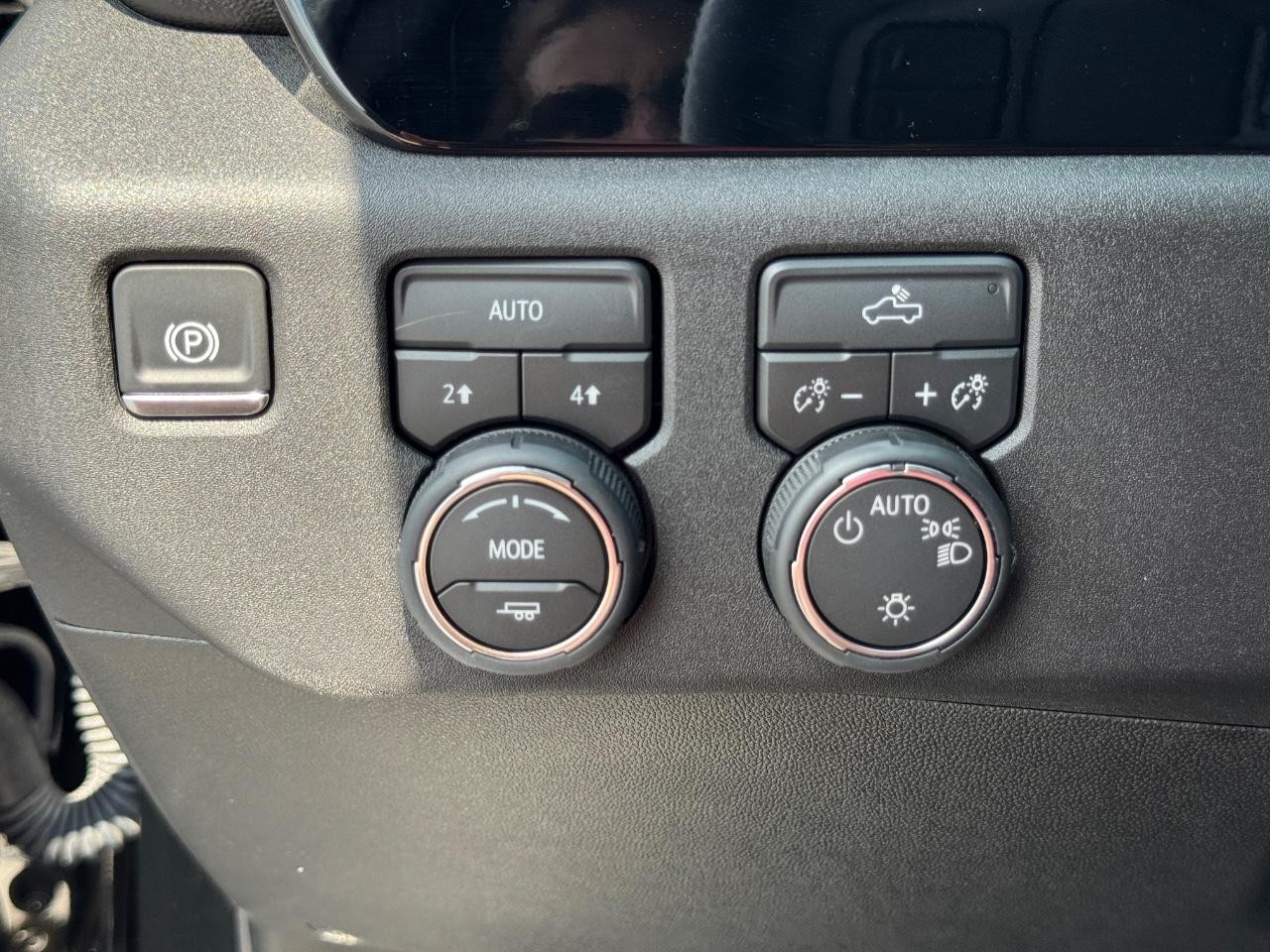 Chevrolet Silverado 1500 Vehicle Full-screen Gallery Image 22