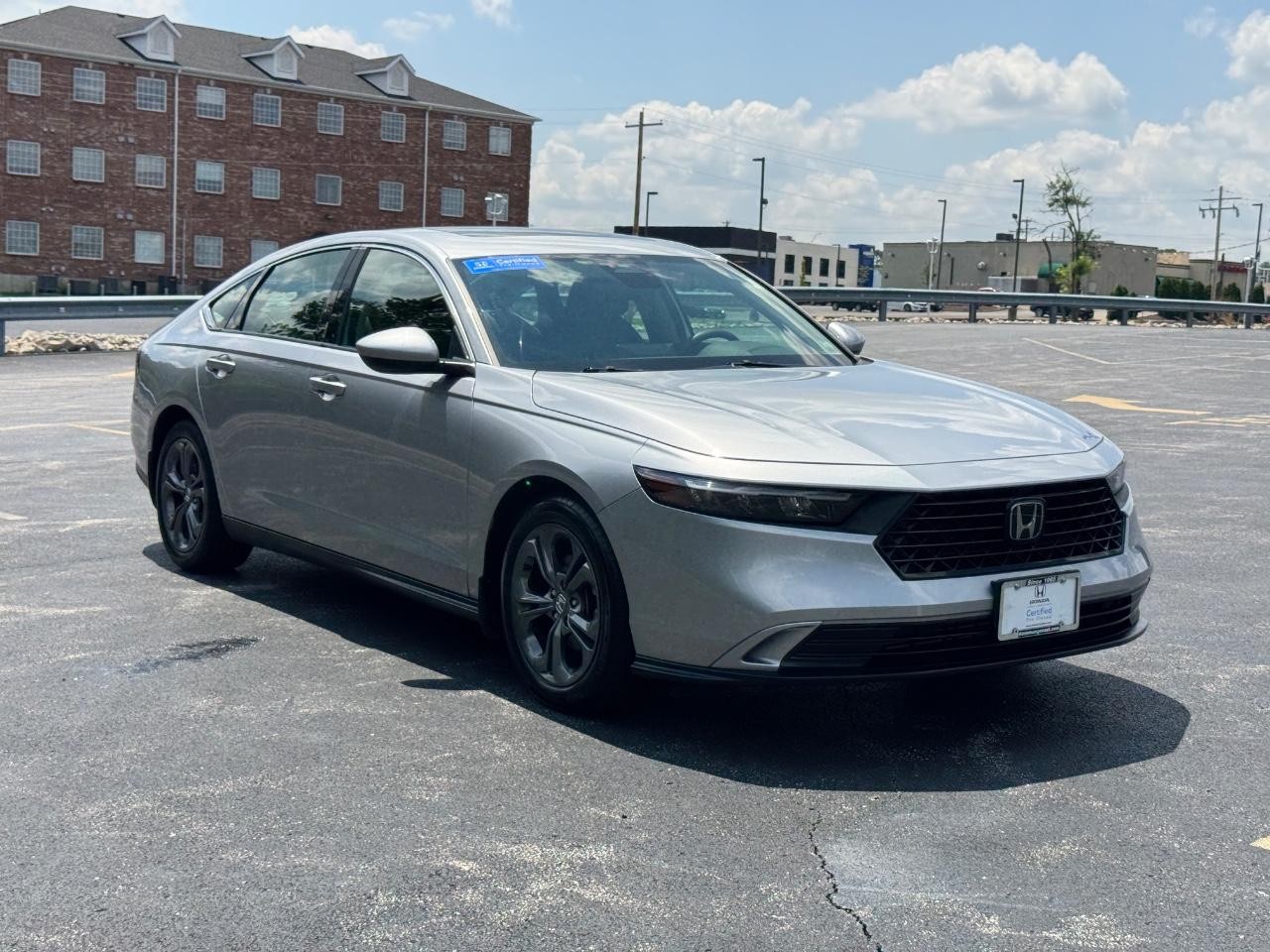 Honda Accord Sedan Vehicle Full-screen Gallery Image 02
