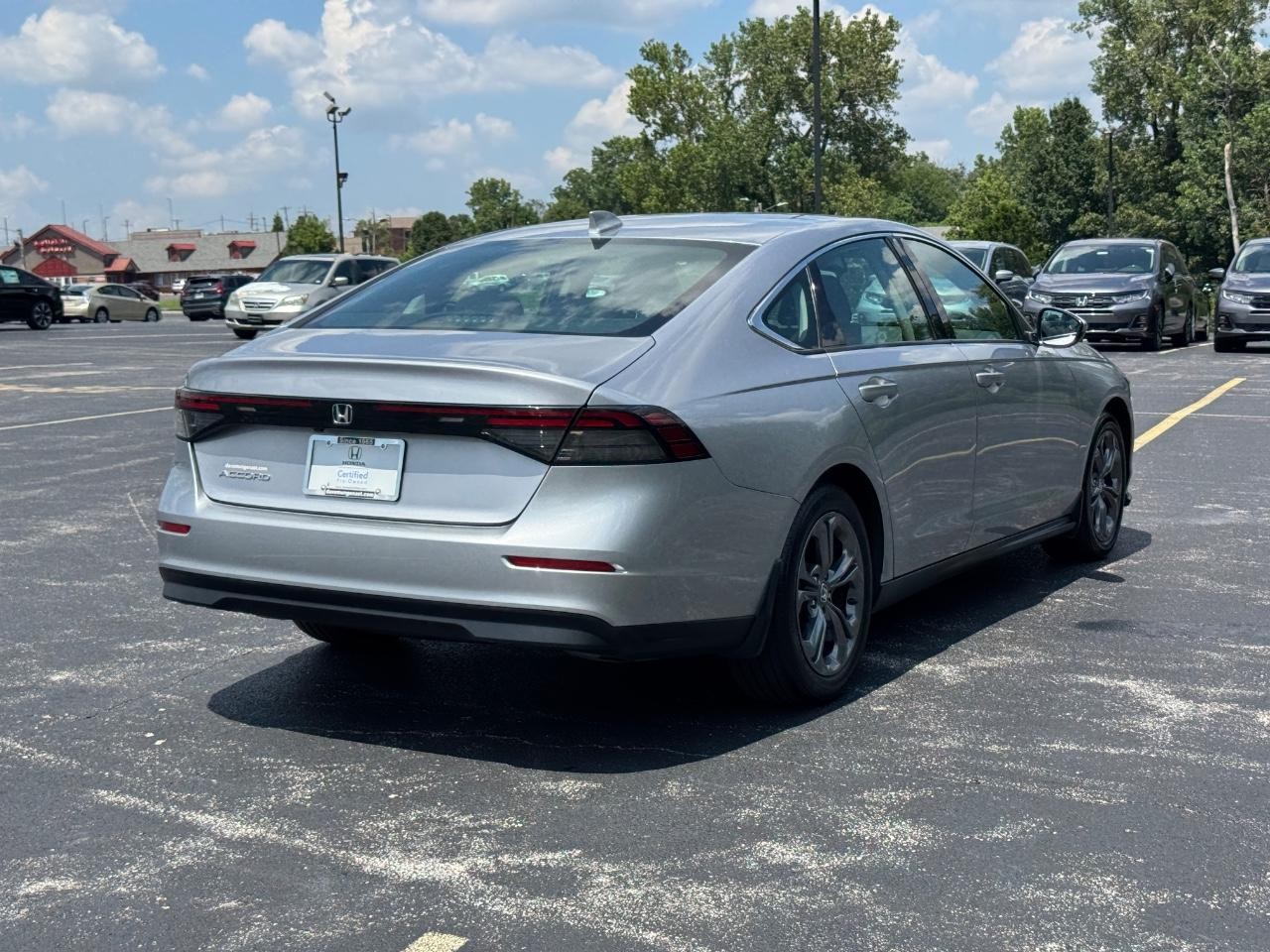 Honda Accord Sedan Vehicle Full-screen Gallery Image 04