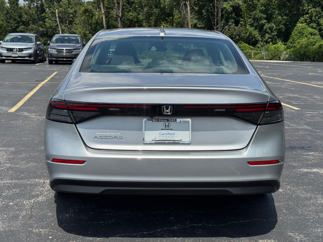 Honda Accord Sedan Vehicle Full-screen Gallery Image 06