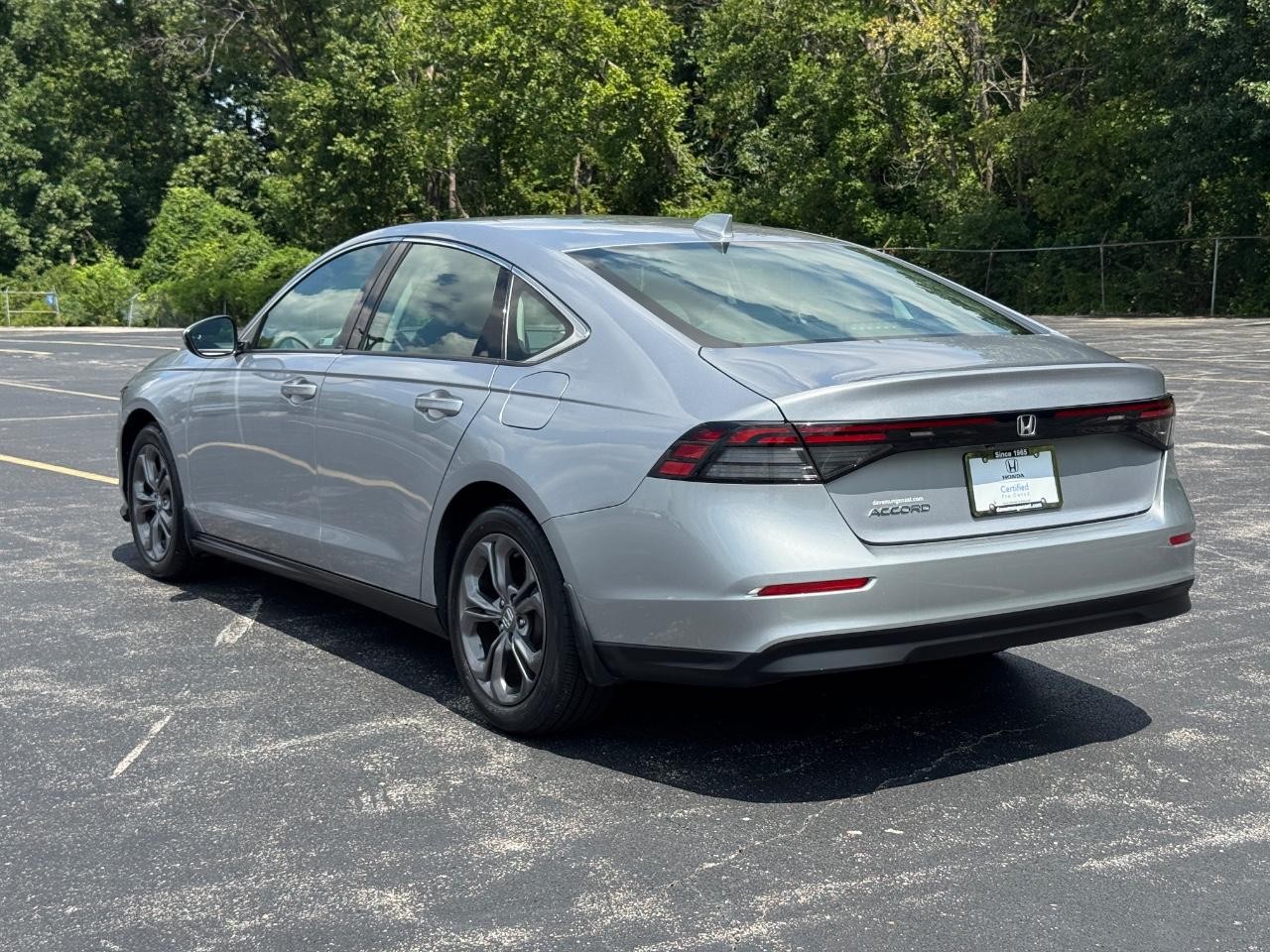 Honda Accord Sedan Vehicle Full-screen Gallery Image 07