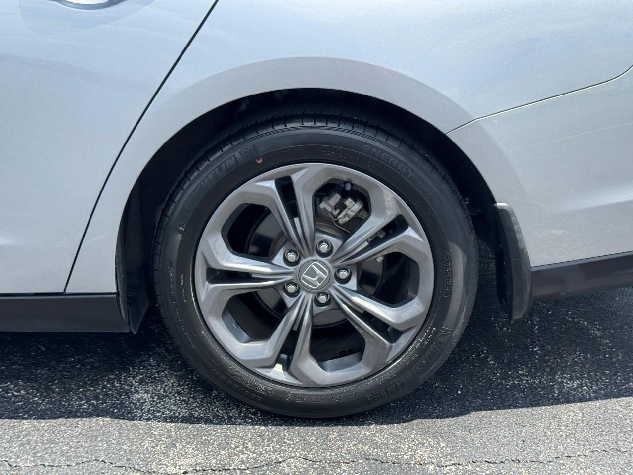 Honda Accord Sedan Vehicle Full-screen Gallery Image 08