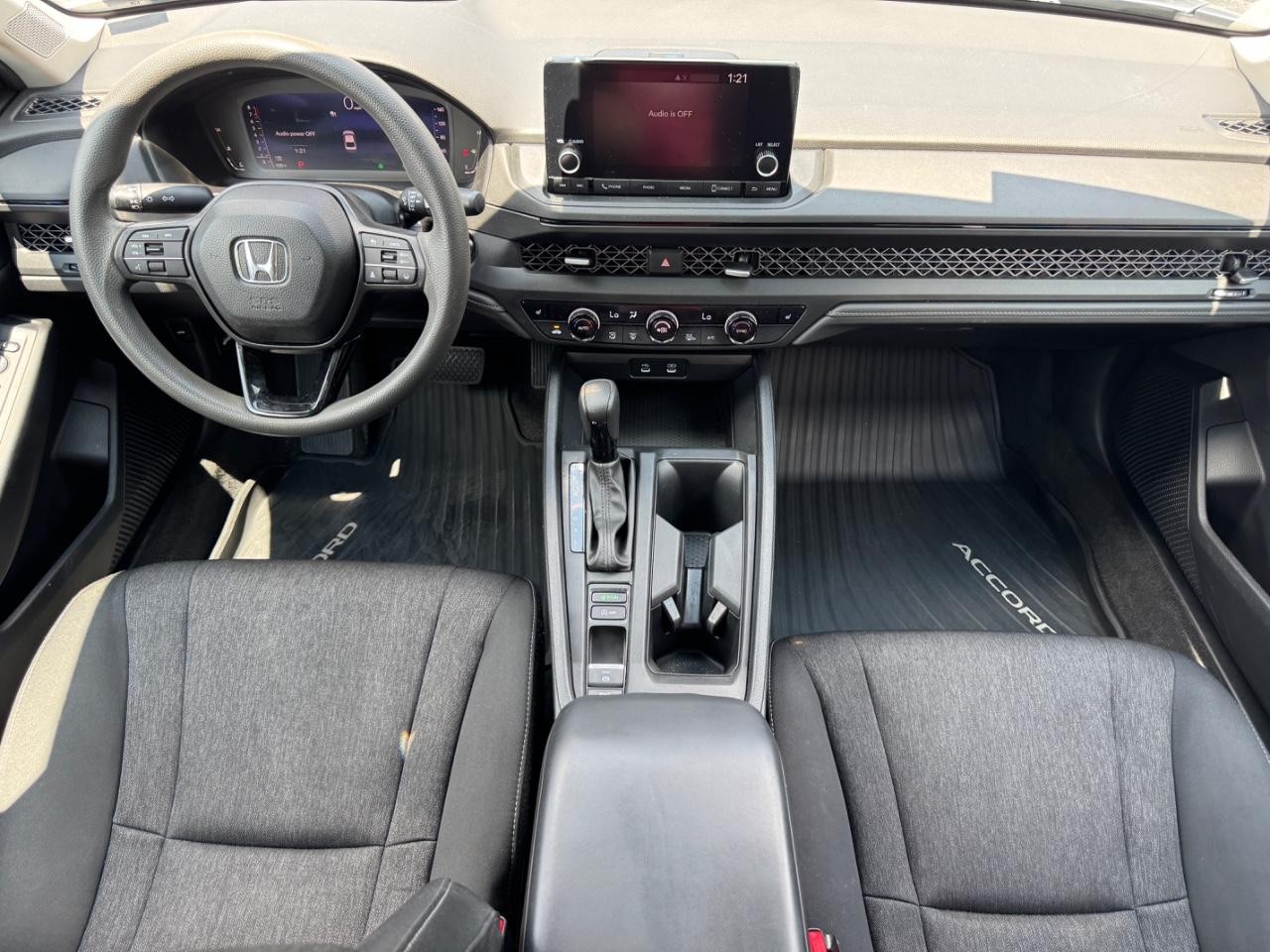 Honda Accord Sedan Vehicle Full-screen Gallery Image 12