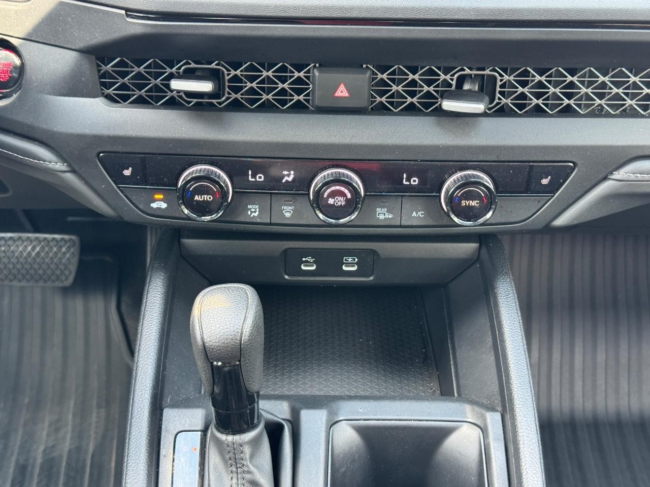 Honda Accord Sedan Vehicle Full-screen Gallery Image 15