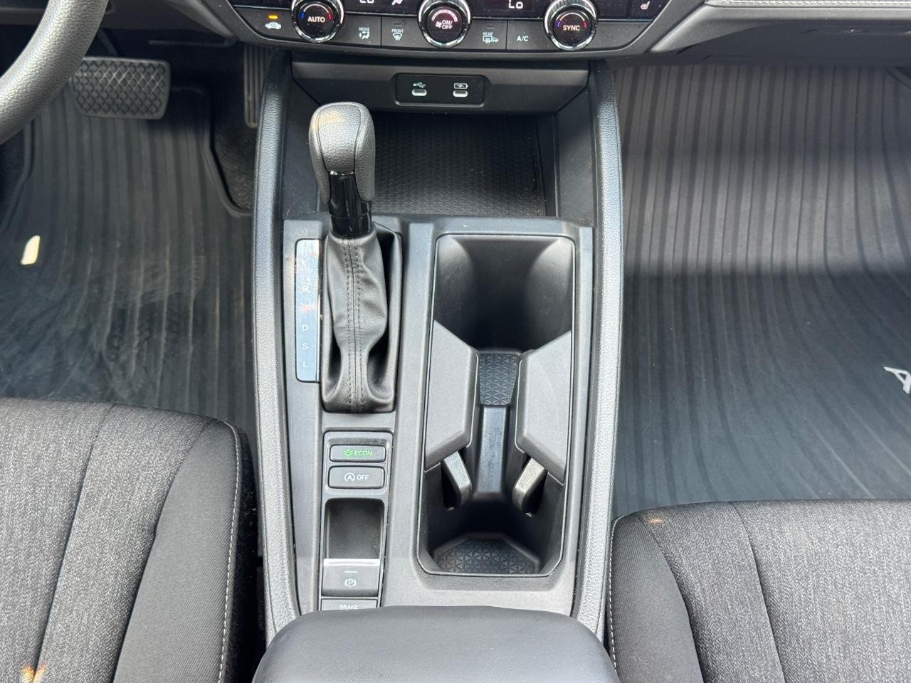 Honda Accord Sedan Vehicle Full-screen Gallery Image 16