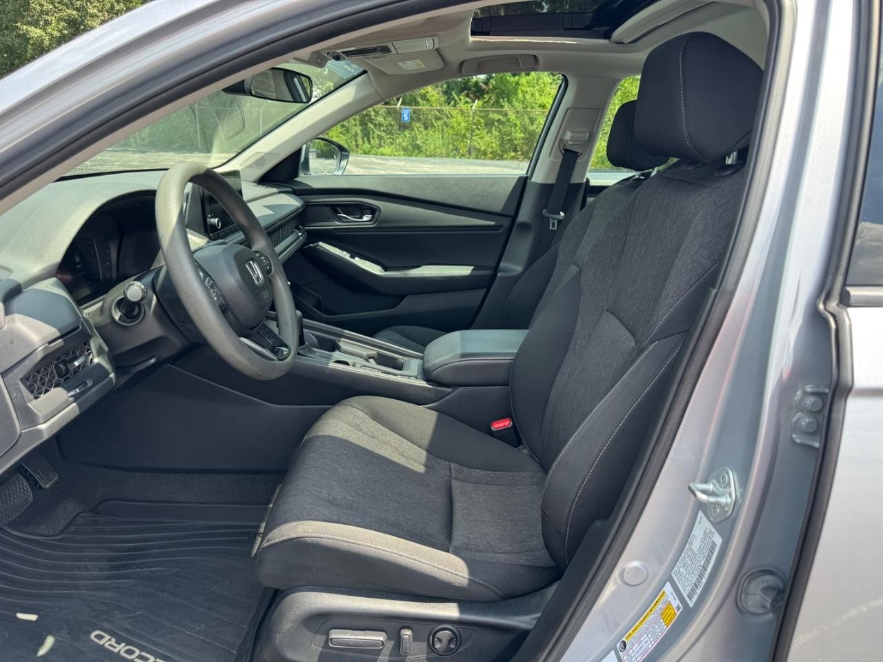 Honda Accord Sedan Vehicle Full-screen Gallery Image 18