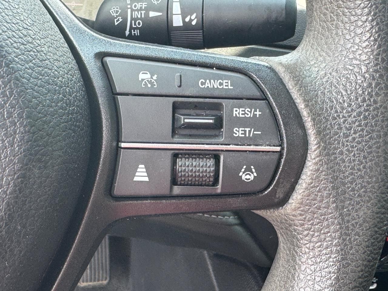 Honda Accord Sedan Vehicle Full-screen Gallery Image 22