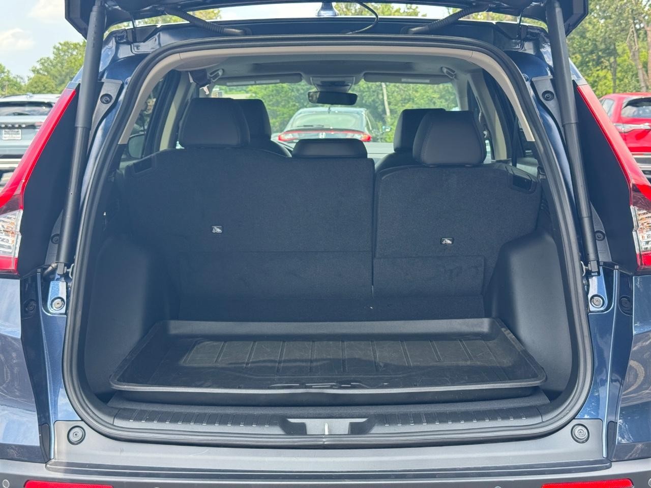 Honda CR-V Vehicle Full-screen Gallery Image 05