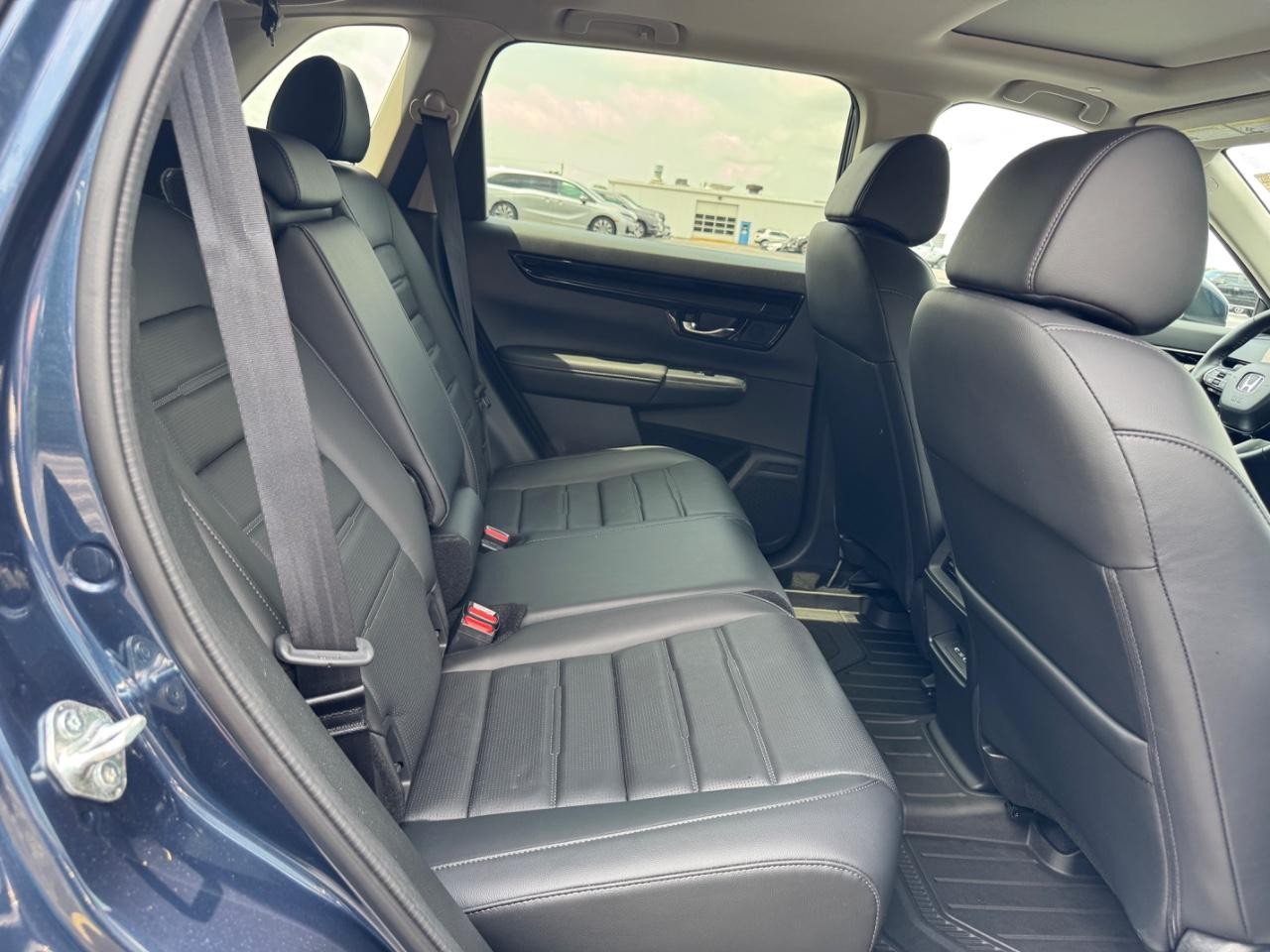 Honda CR-V Vehicle Full-screen Gallery Image 11