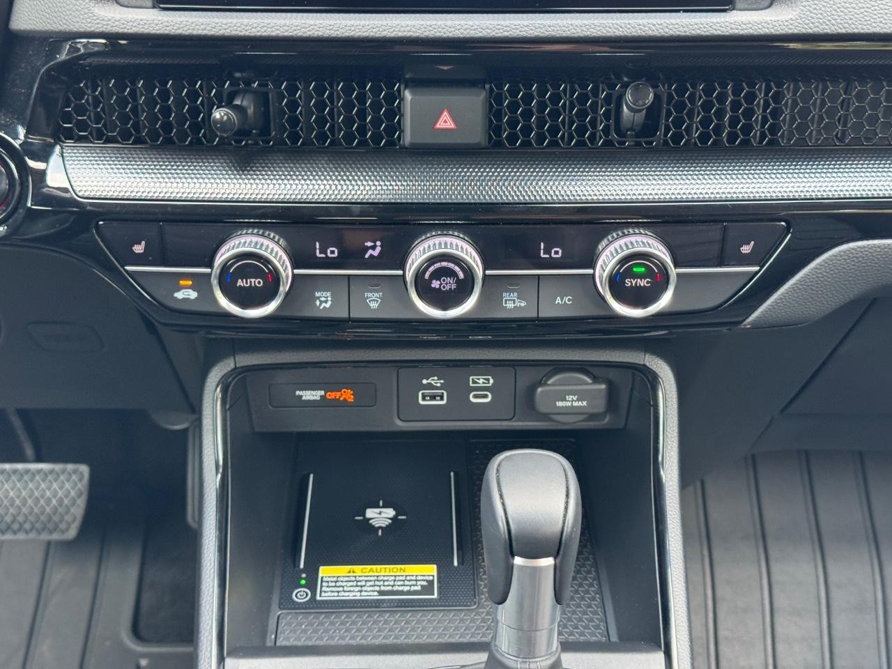 Honda CR-V Vehicle Full-screen Gallery Image 15
