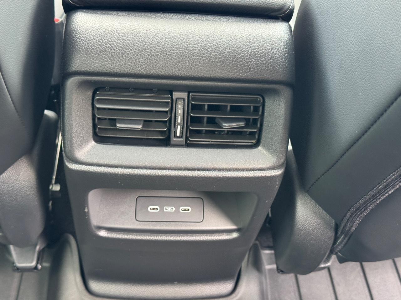 Honda CR-V Vehicle Full-screen Gallery Image 17