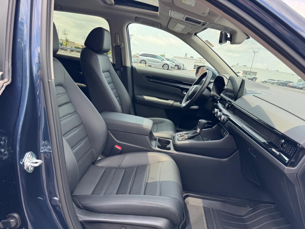 Honda CR-V Vehicle Full-screen Gallery Image 18