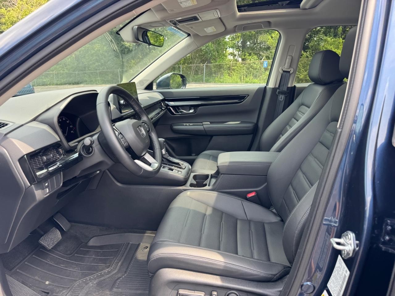 Honda CR-V Vehicle Full-screen Gallery Image 19
