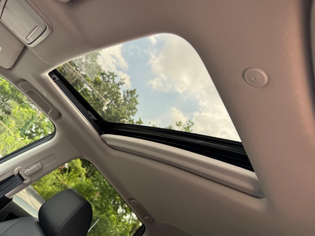 Honda CR-V Vehicle Full-screen Gallery Image 20