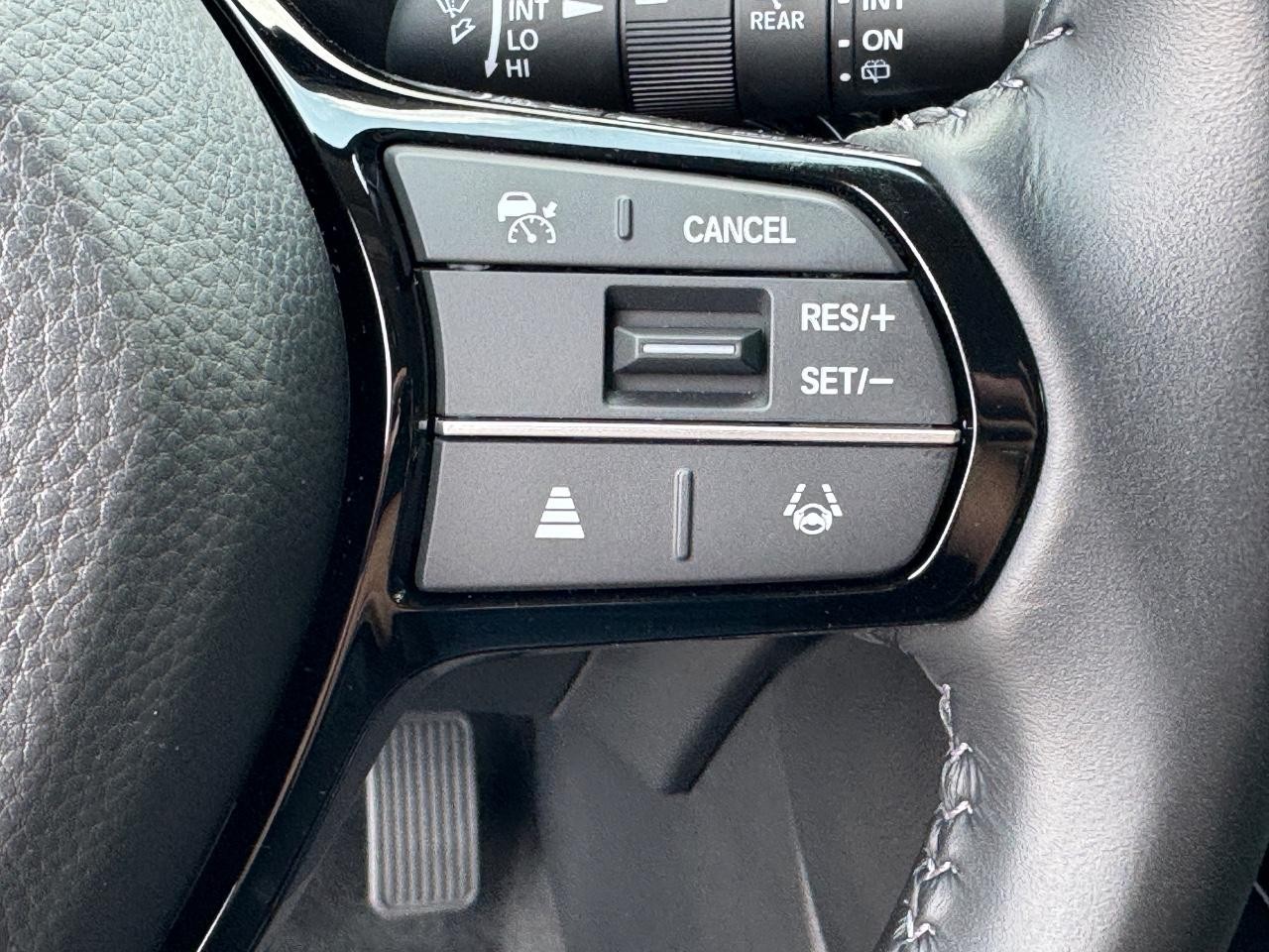 Honda CR-V Vehicle Full-screen Gallery Image 24