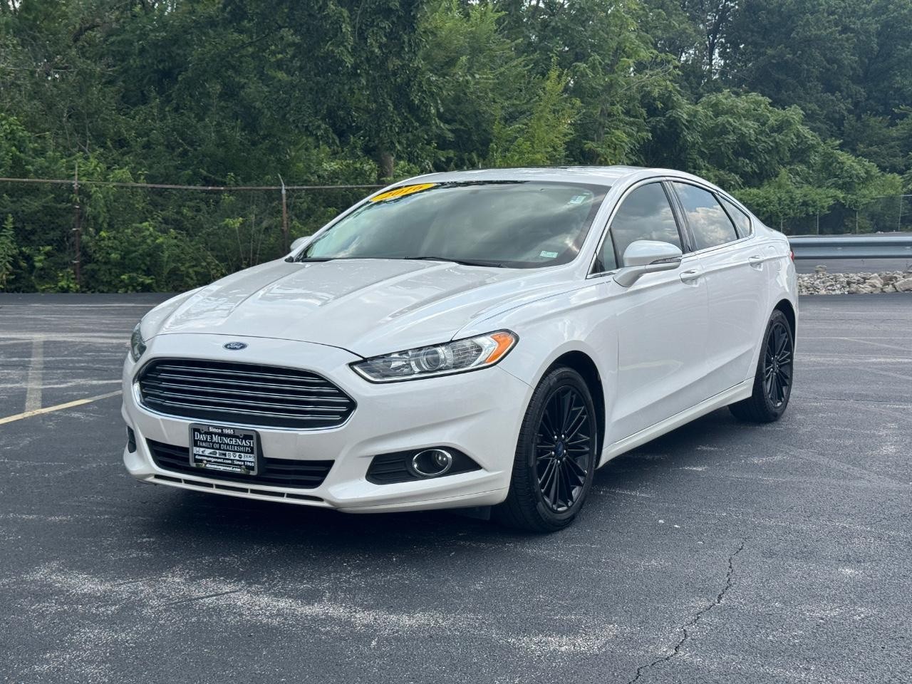 Ford Fusion Vehicle Full-screen Gallery Image 09