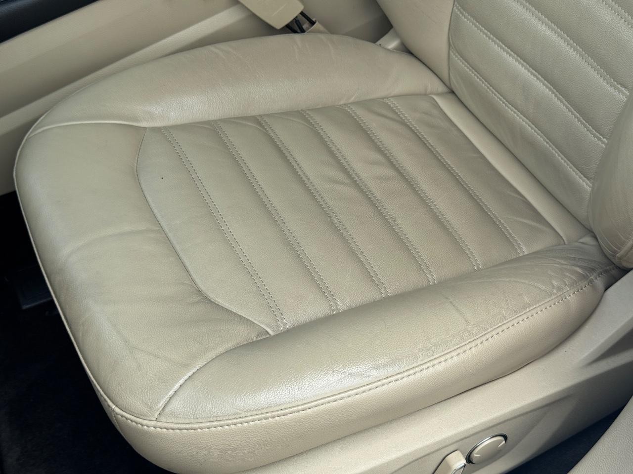 Ford Fusion Vehicle Full-screen Gallery Image 28