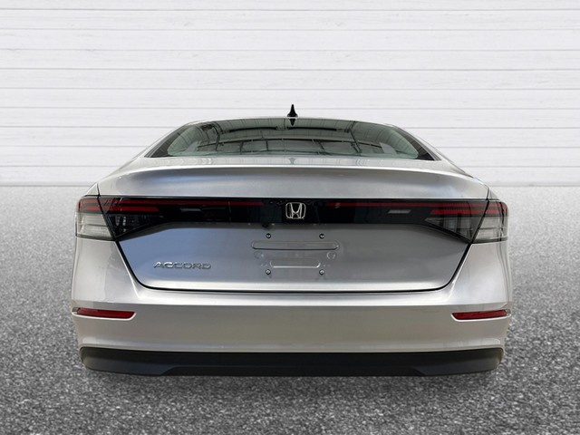 Honda Accord Sedan Vehicle Full-screen Gallery Image 05