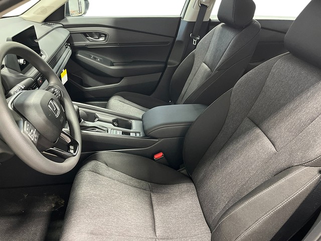 Honda Accord Sedan Vehicle Full-screen Gallery Image 13