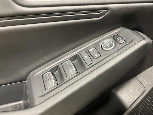 Honda Accord Sedan Vehicle Full-screen Gallery Image 14