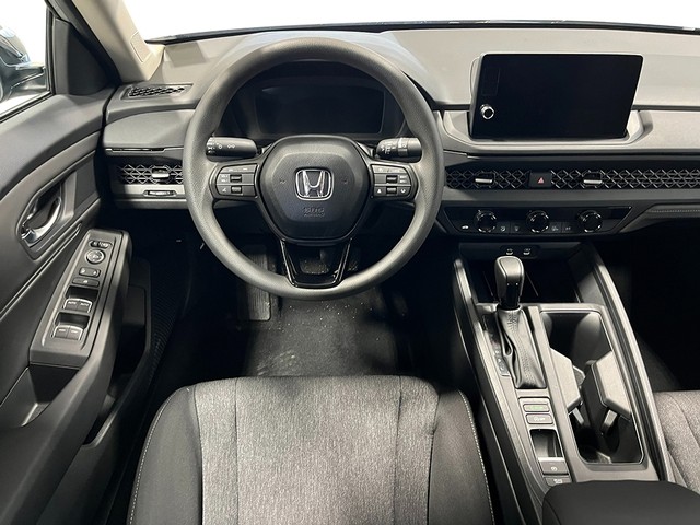 Honda Accord Sedan Vehicle Full-screen Gallery Image 17