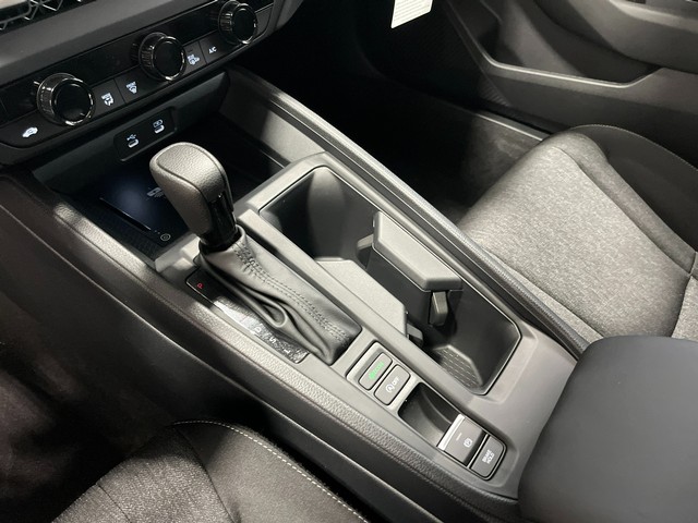 Honda Accord Sedan Vehicle Full-screen Gallery Image 23