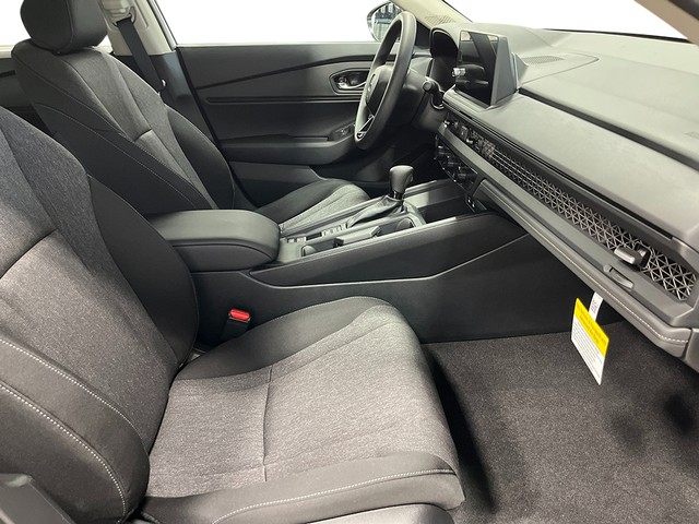 Honda Accord Sedan Vehicle Full-screen Gallery Image 28