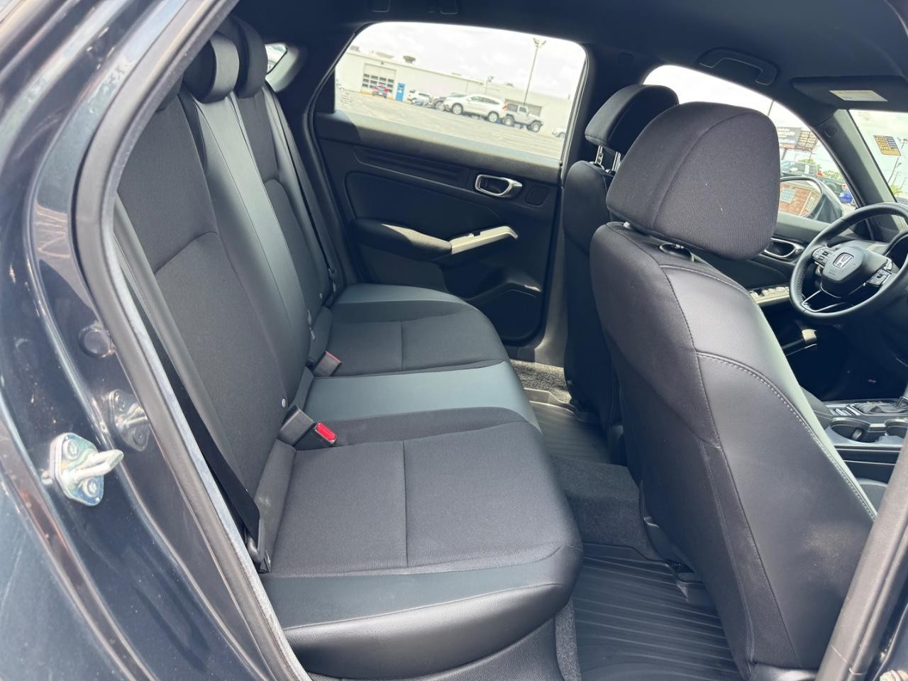 Honda Civic Hatchback Vehicle Full-screen Gallery Image 11