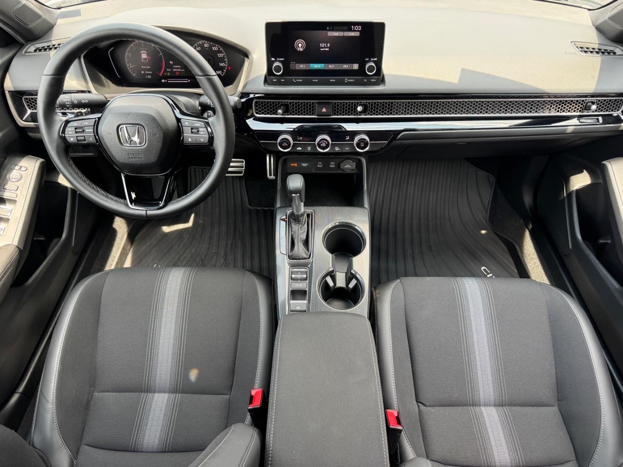 Honda Civic Hatchback Vehicle Full-screen Gallery Image 12