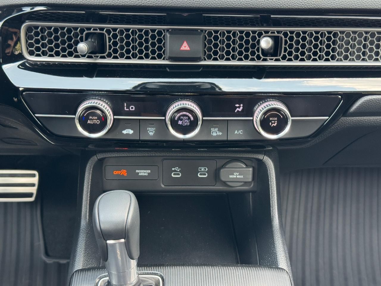 Honda Civic Hatchback Vehicle Full-screen Gallery Image 15