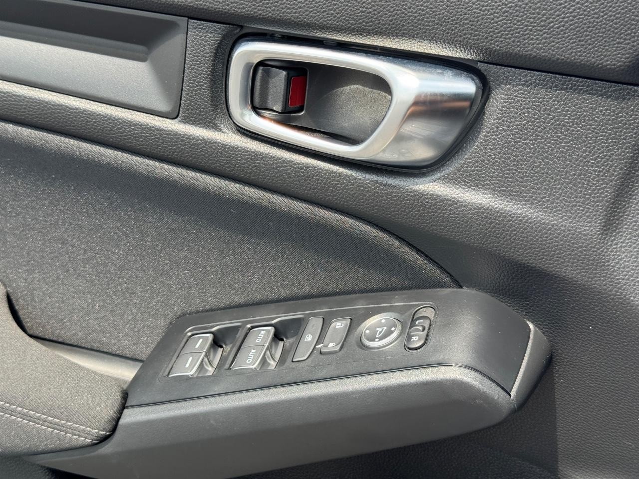 Honda Civic Hatchback Vehicle Full-screen Gallery Image 24
