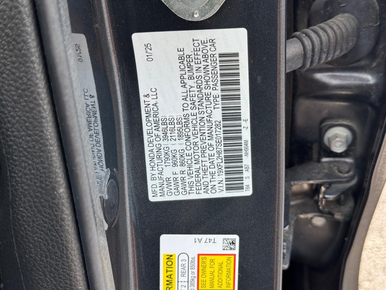 Honda Civic Hatchback Vehicle Full-screen Gallery Image 26