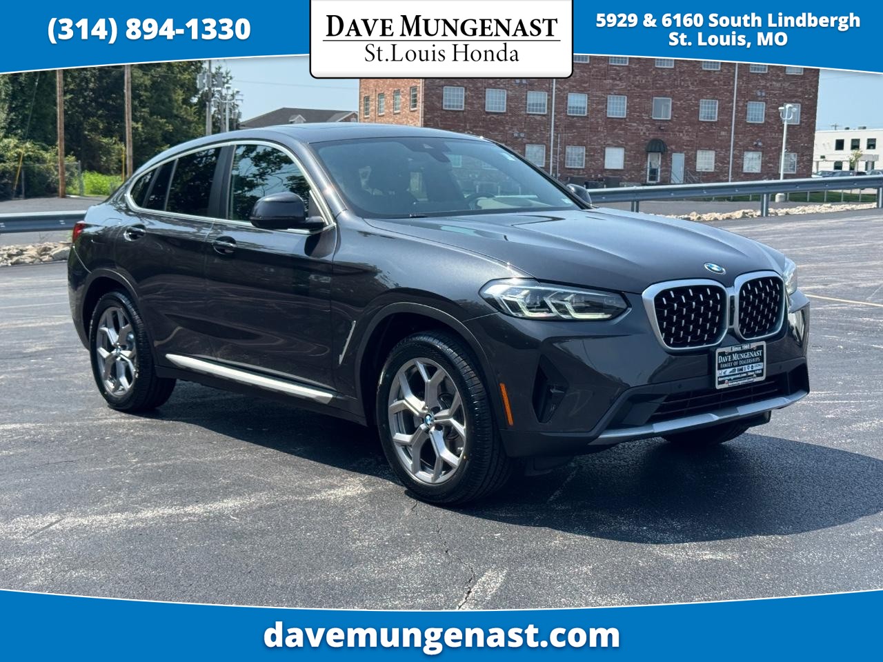BMW X4 Vehicle Full-screen Gallery Image 01